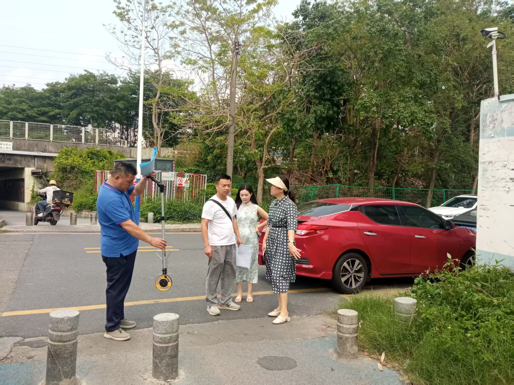 小路灯点亮平安路 西乡街道铁岗社区民生微实事办好群众心头事
