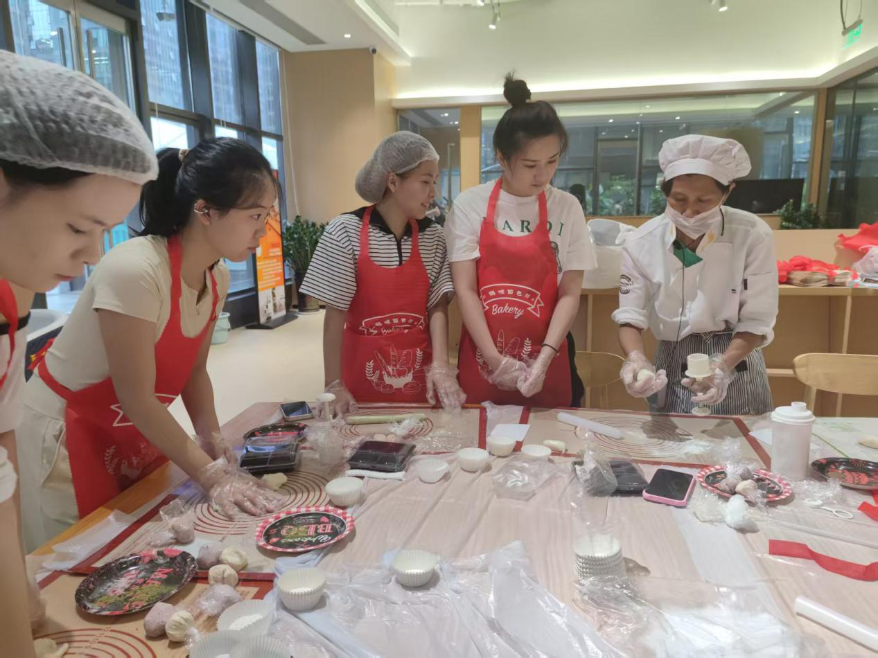 美味“邻”距离 烘焙好时光 --西乡街道劳动社区甜蜜烘焙活动温暖落幕