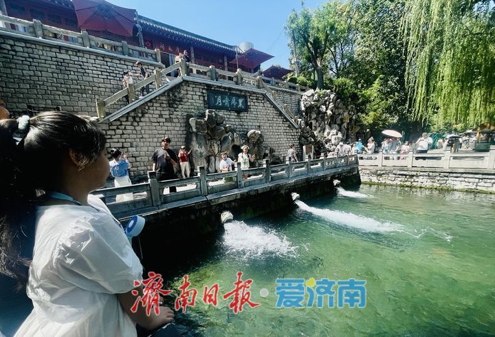 暑期亲泉纳凉 黑虎泉畔人气旺