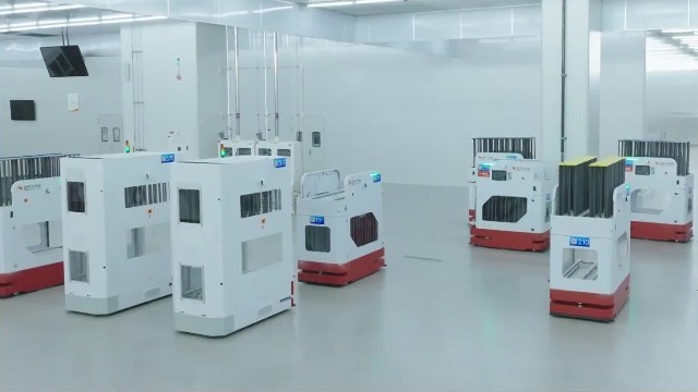 600台机器人24小时持续运作！探访通威无人工厂，近观机器人的效率优势