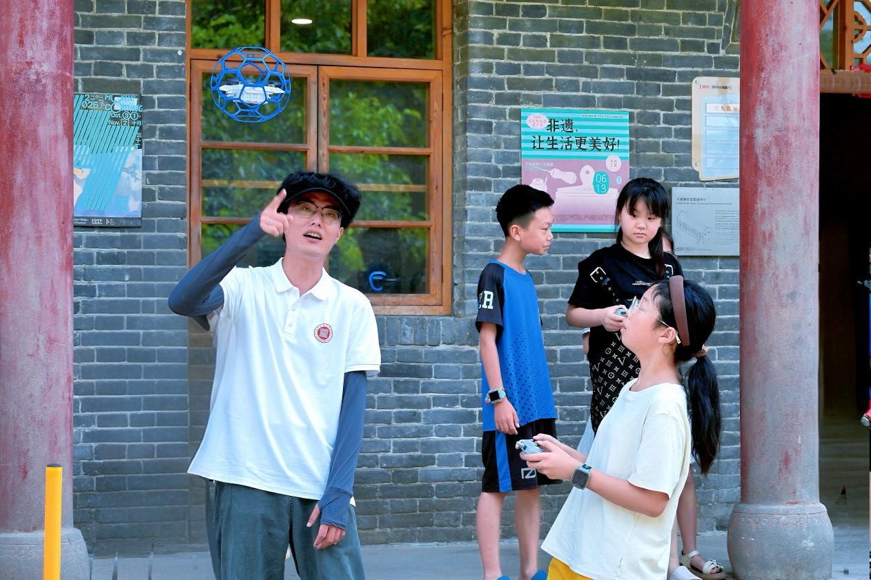 科创融艺进乡村 青春实践添活力 河南艺术职业学院暑期“三下乡”实践团队走进修武县