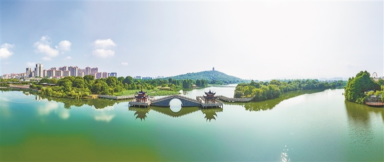 吉安市：碧水摇城影（图）