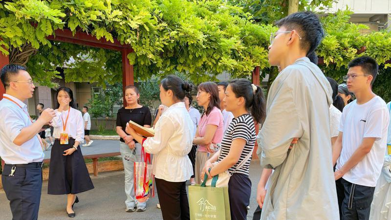 远东一中校园开放日活动。(学校供图)