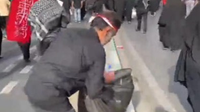 哈梅内伊葬礼游行举行，一男子做法引伊朗官媒点赞