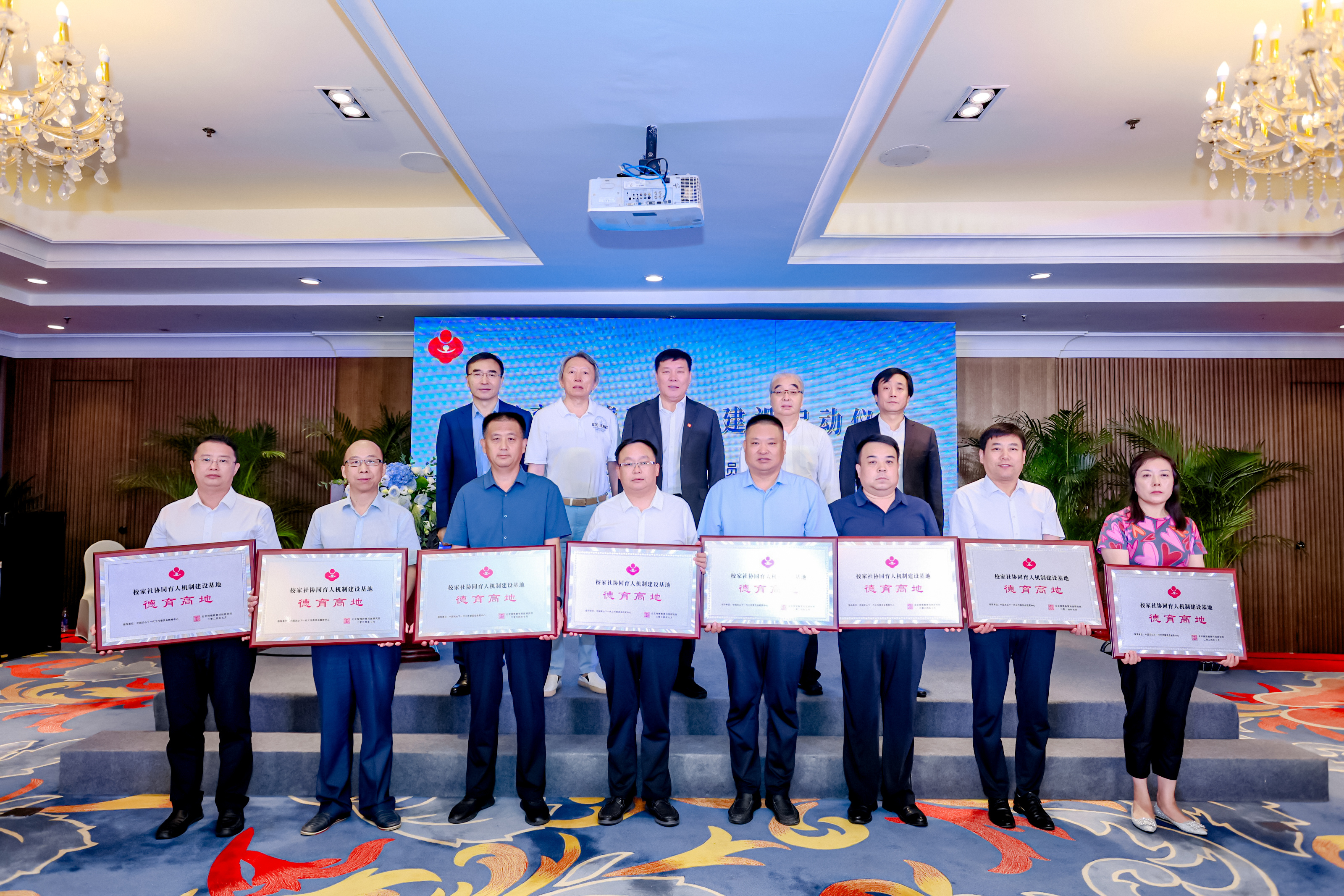 凤尚中国 教育人物 | 张巨河博士:从“重教书”到“重育人”,一场关于教育本质的回归