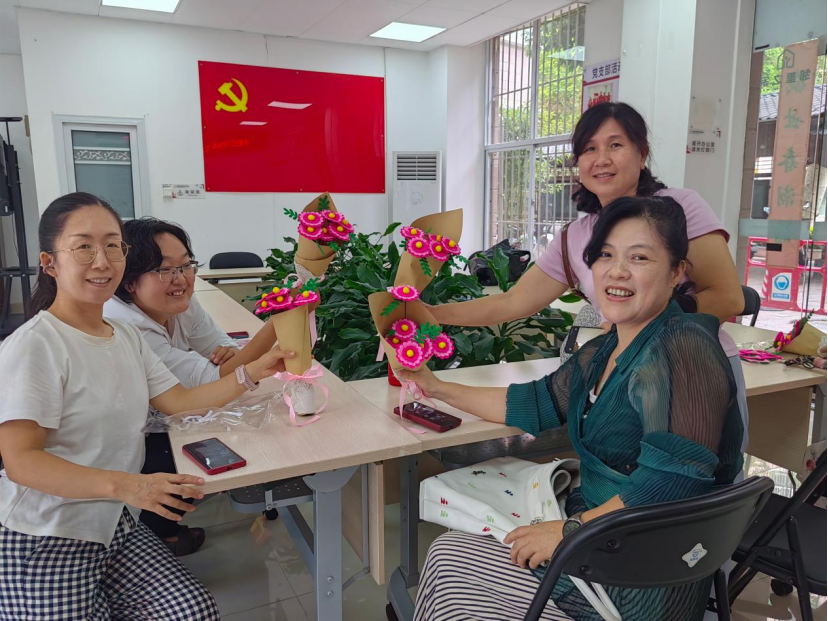 巧手织繁花 花香暖人心——桃源社区开展不织布手捧花手工活动