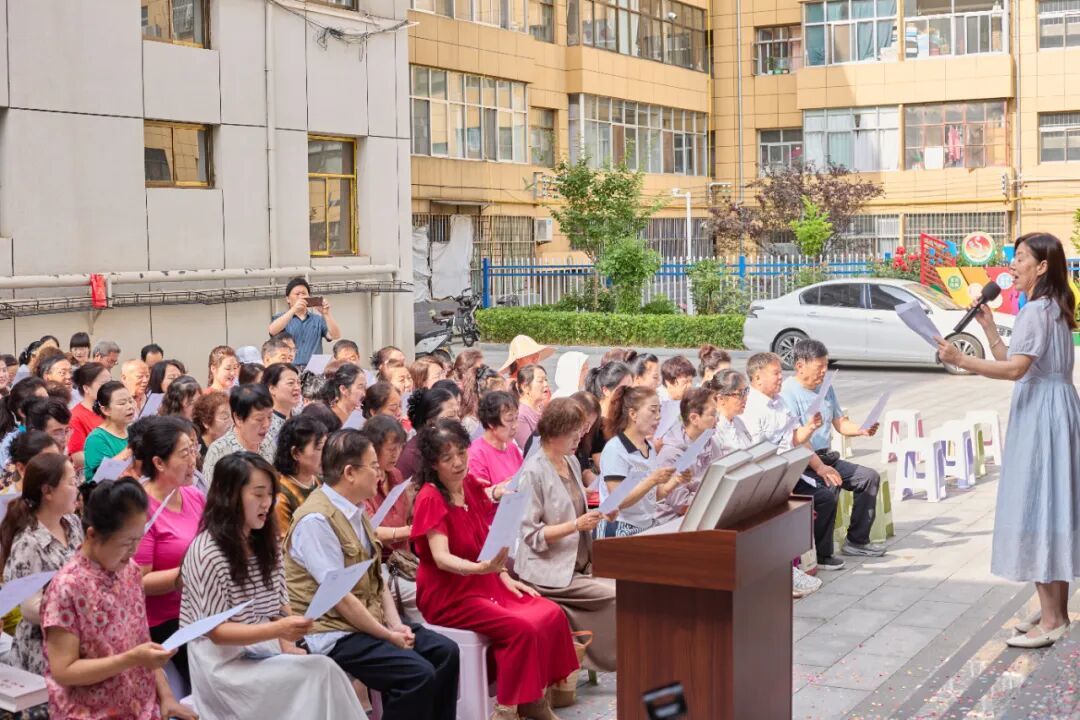 泾川老年大学学员演唱图片.jpg