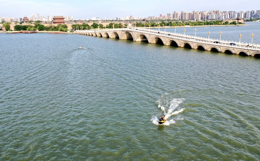 聊城：东昌湖上乐享夏日激情