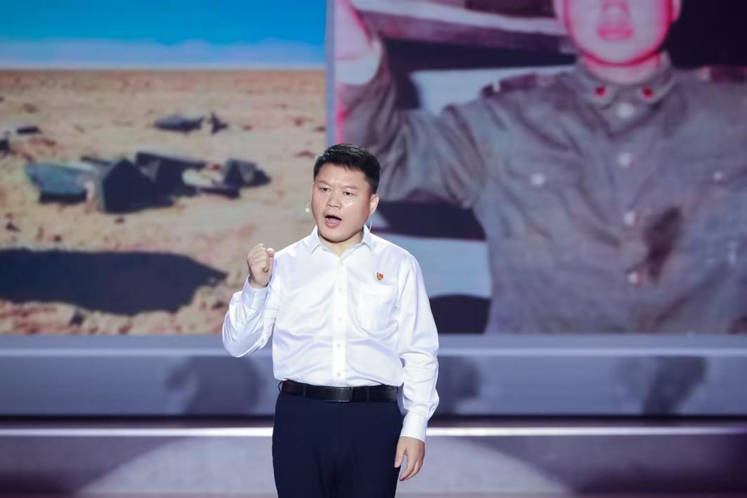 &nbsp; “在蘑菇云升起的地方，我读懂了什么叫忠诚。”新疆生产建设兵团天然气有限公司纪委书记李朝辉一开口，就把观众带回到茫茫戈壁艰苦奋斗的岁月。他扎根大漠，为国铸盾，把“马兰精神”镌刻在祖国最需要的地方。