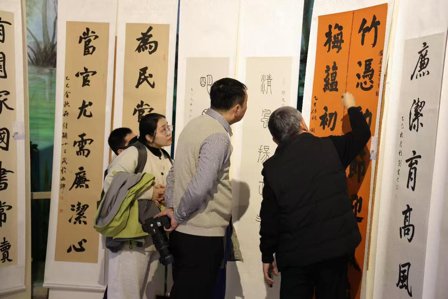 名家领衔+全民共创,老少皆可提笔! 西乡廉政扇面书法展征集百幅清廉笔墨