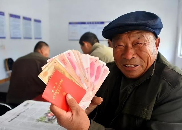 提高农民养老金，遭强烈反对？为什么让有些人感到很不舒服？