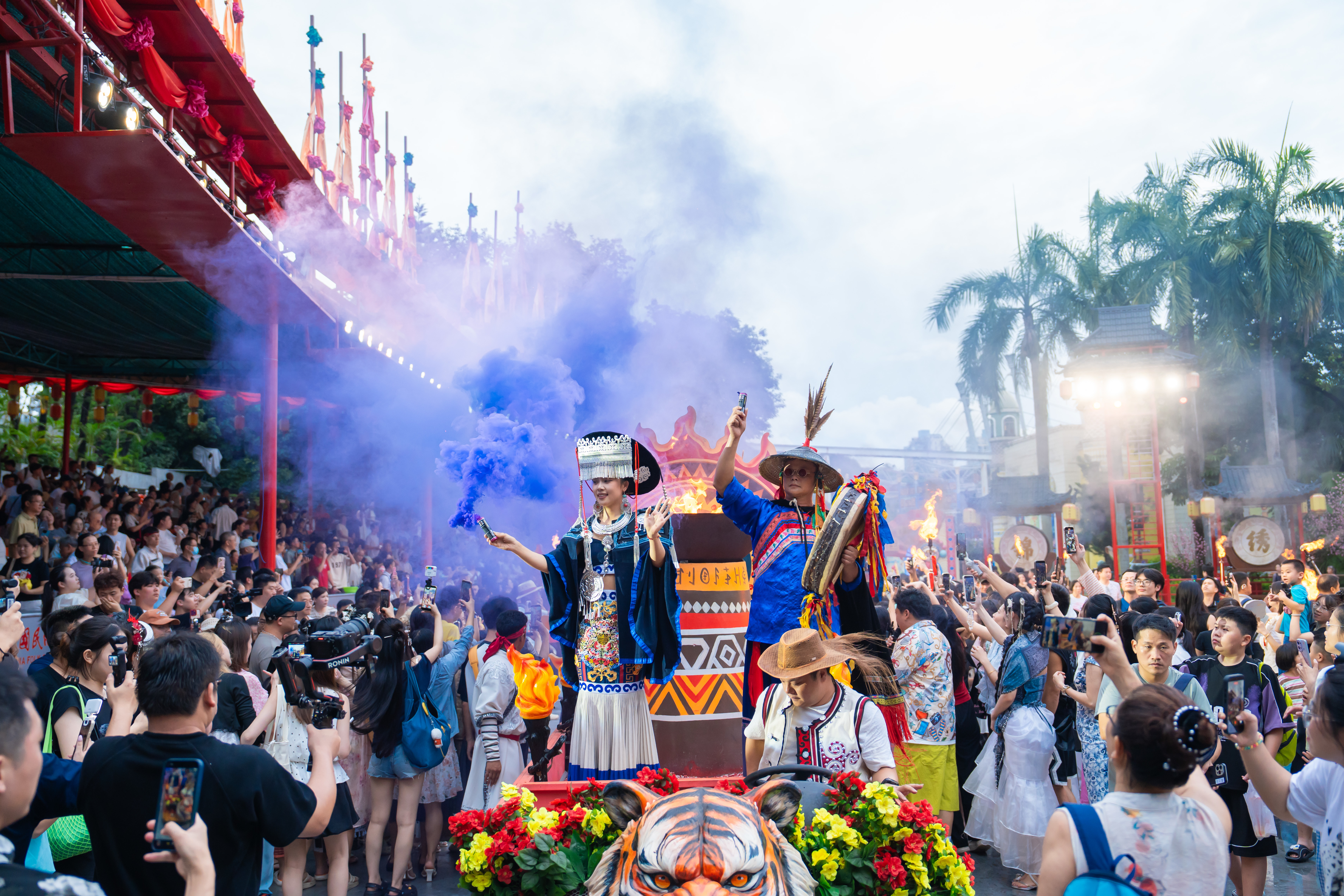 民族狂欢:彝族火把节