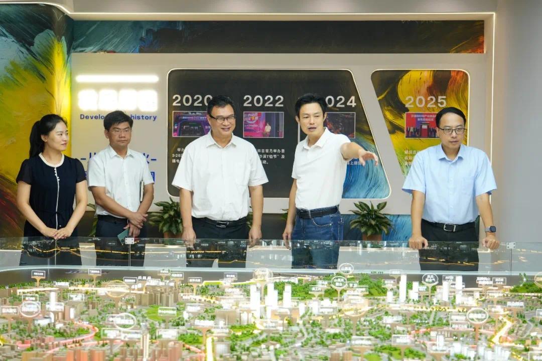 取经电商数字化经验 中山大涌跨区域调研助推牛仔服装产业提质增效