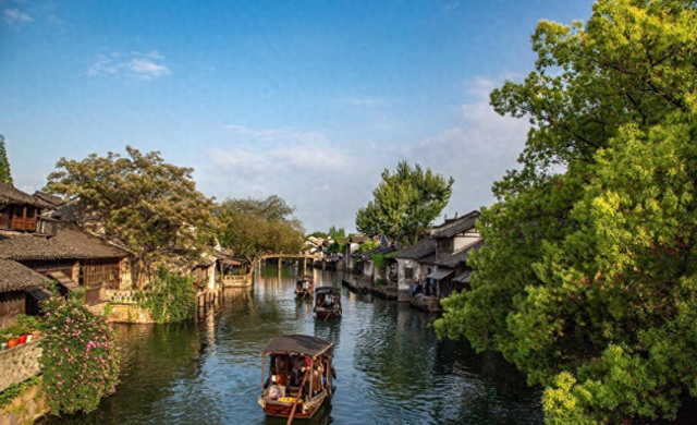 一个县城景区贷款800万搞对赌，运营方赚完钱走了，景区还在还债