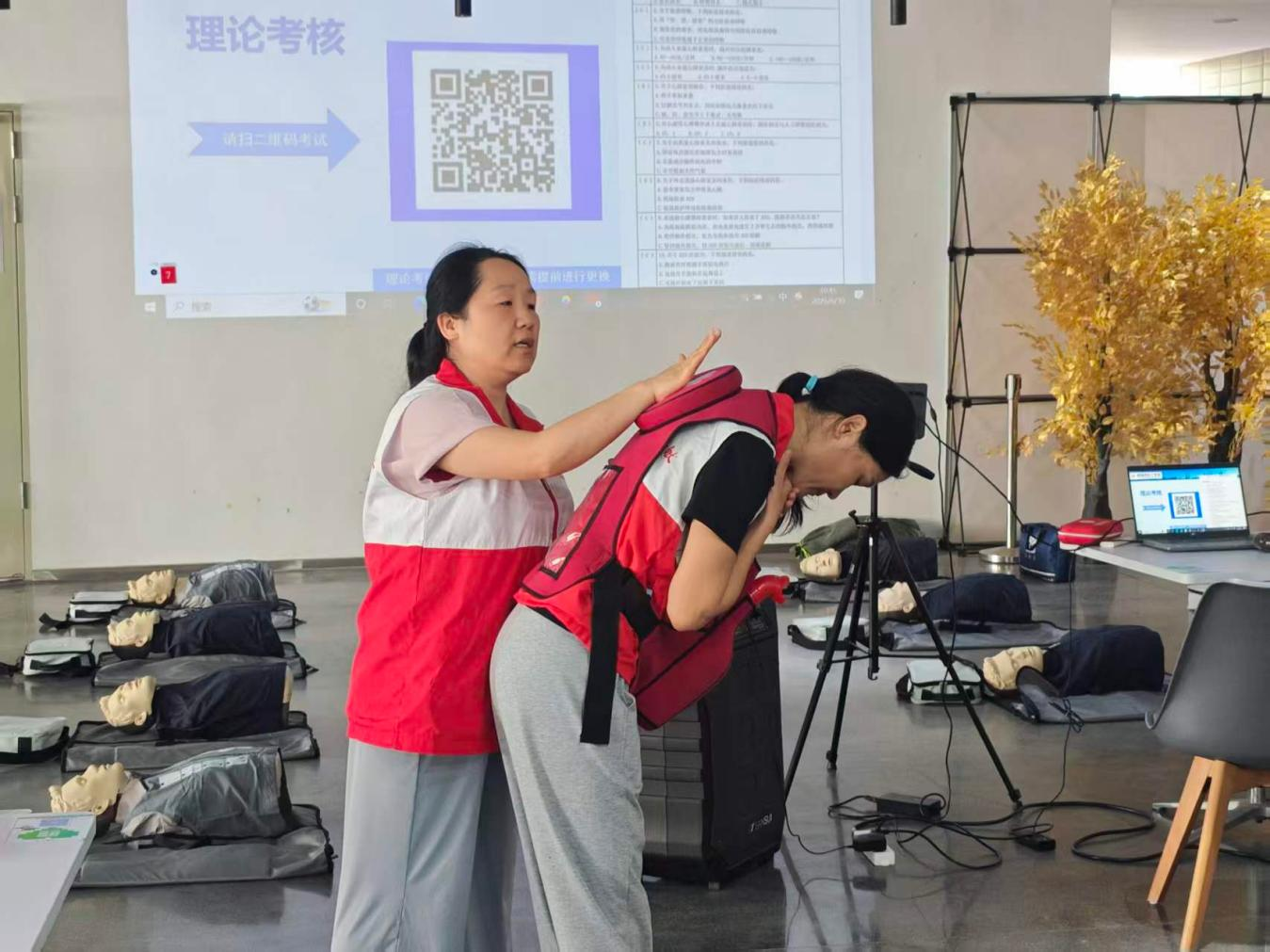 安全赋能企业 流塘社区联动麦克韦尔流塘分公司开展AED急救专项培训