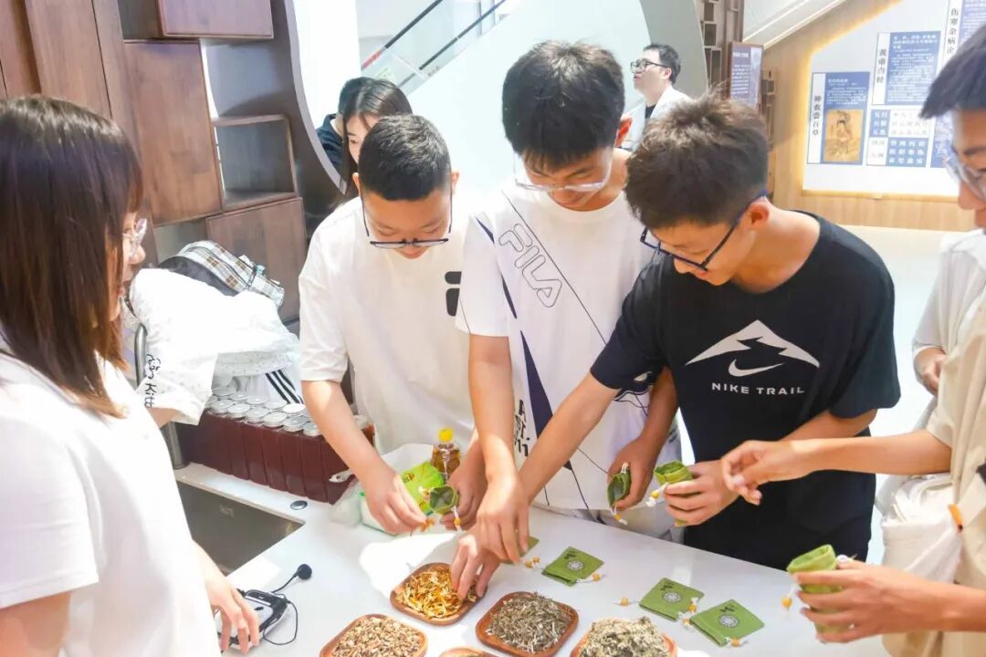 把课堂搬进医院里长春中医药大学附属第三临床医院这堂研学课“有看头更有嚼头”(图3)
