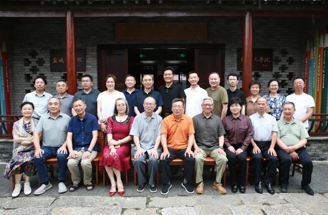 参加丁小文钢笔画展揭幕研讨活动全体留影