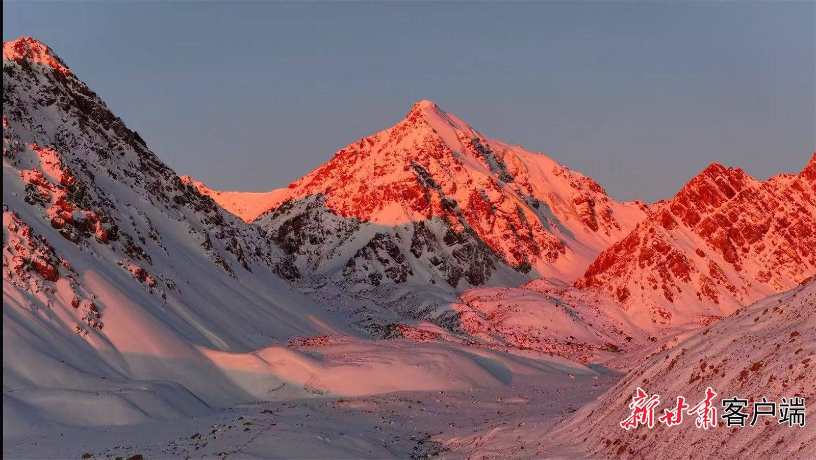 巴尔斯雪山日出
