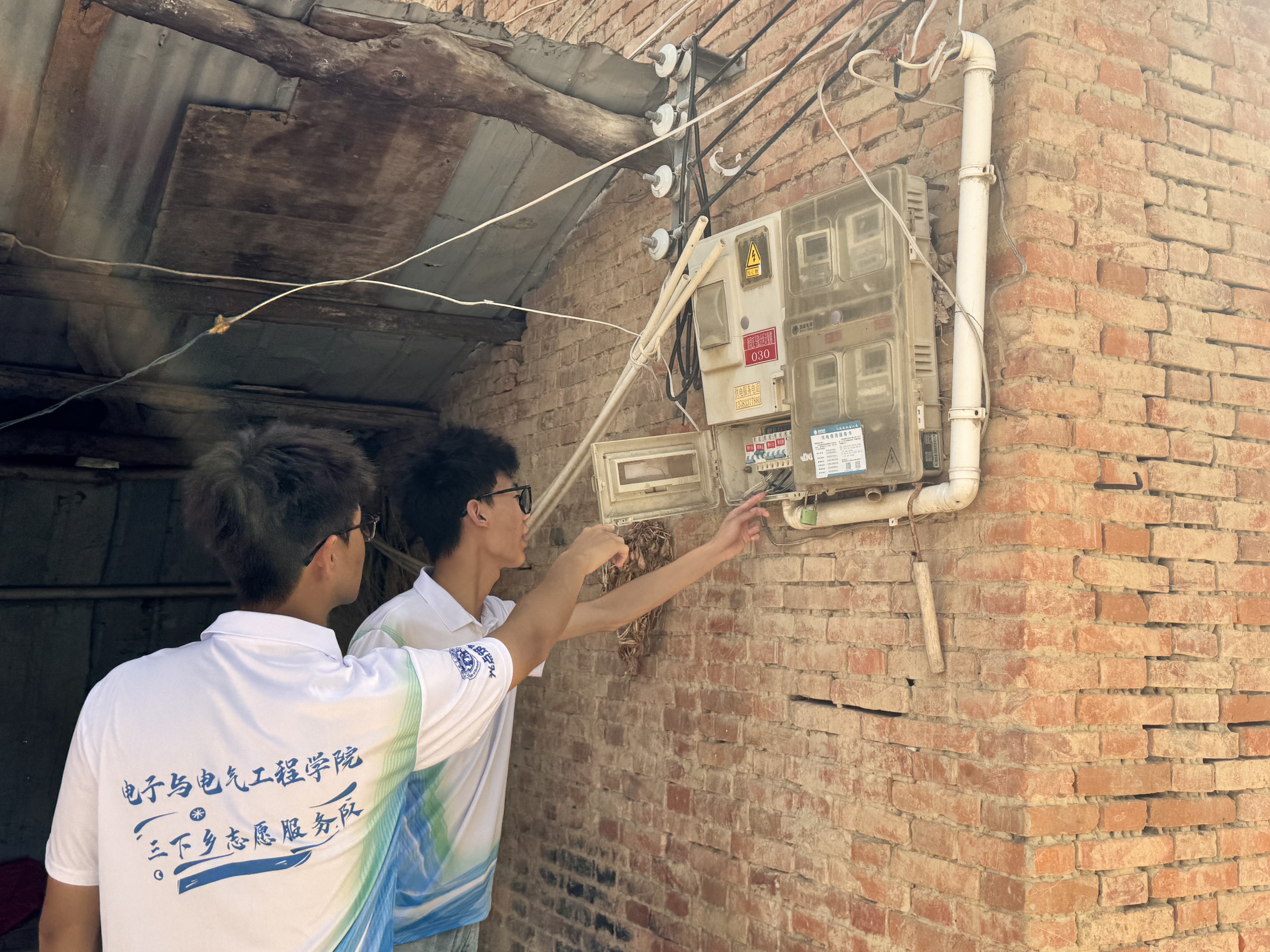 郑州科技学院“三下乡”：发挥电气专业优势 守护乡村用电安全