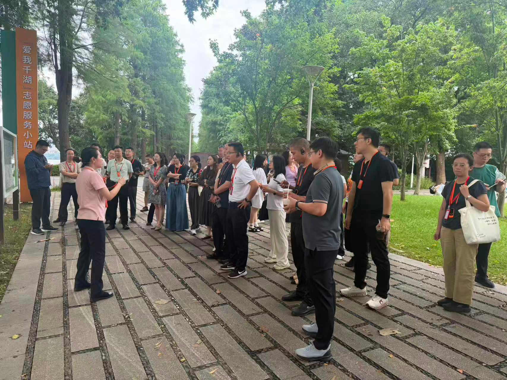 武汉市委党校第19期年轻干部培训班赴东湖绿道研学 践行两山理念筑牢生态履职初心