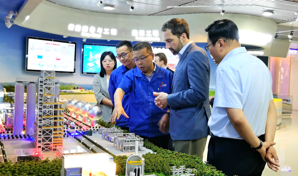 代表团在兰石集团参观考察