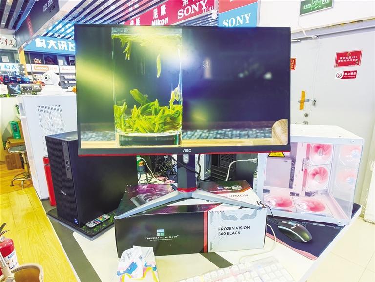 展示的台式电脑　记者　包玉霞　摄