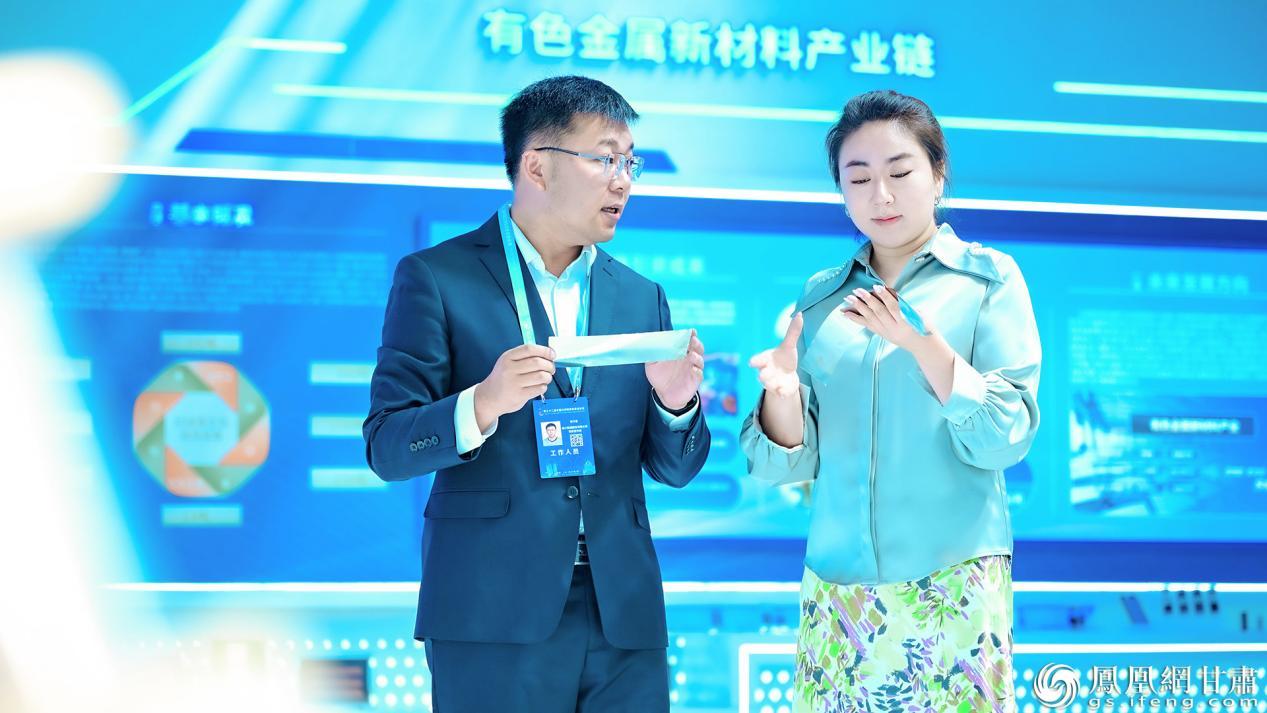 金川集团自主研发的0.05mm手撕镍带亮相第三十二届中国兰州投资贸易洽谈会展区