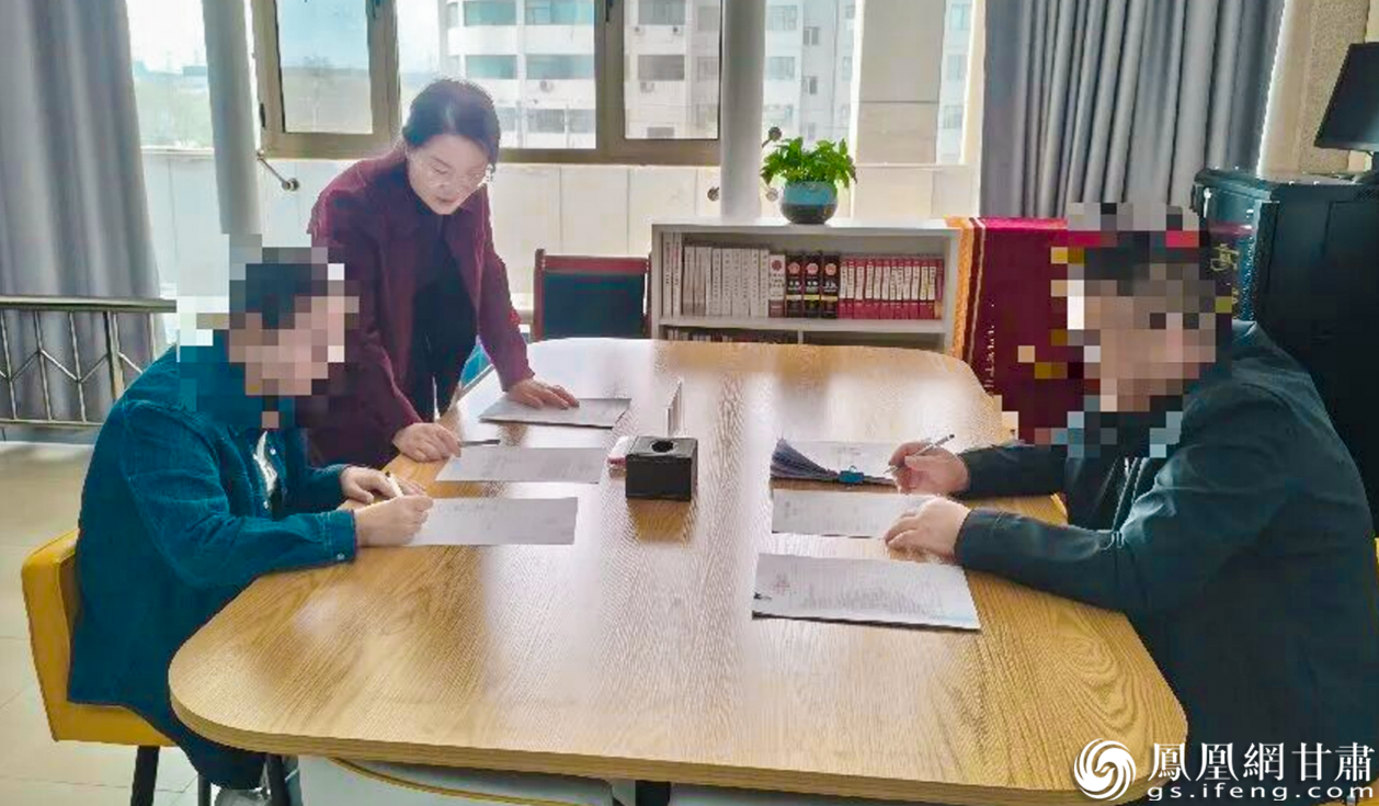 甘肃省金昌市金川区综治中心调解劳务纠纷 金川区综治中心供图