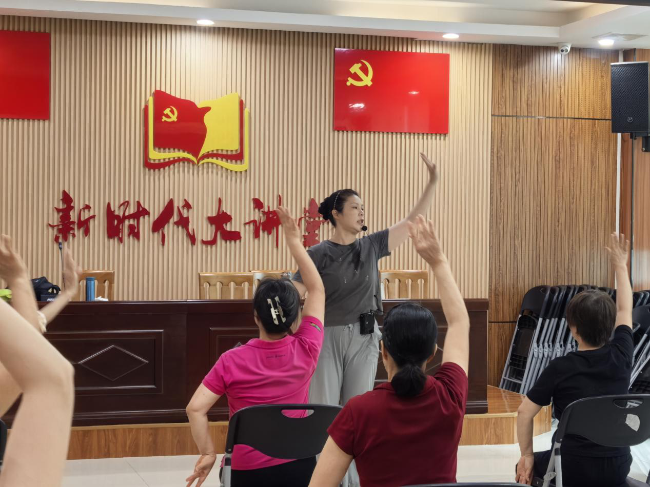 舞动巾帼绽放芳华 西乡街道庄边社区以舞蹈疗愈为女性身心“松绑”
