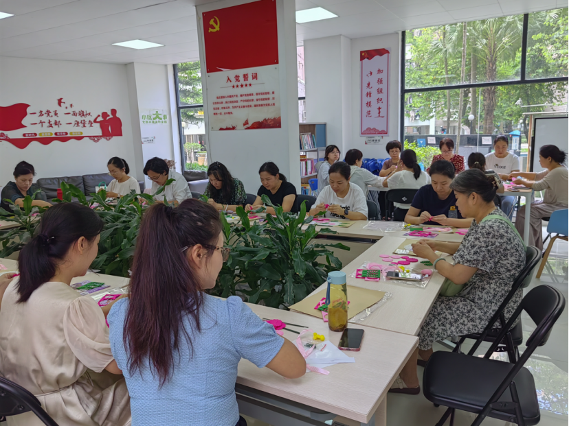 巧手织繁花 花香暖人心——桃源社区开展不织布手捧花手工活动