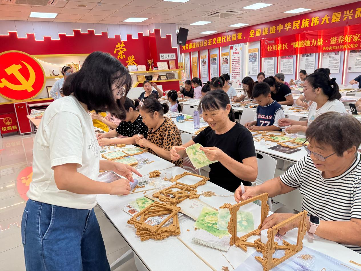 西乡街道径贝社区开展中式灯笼非遗手作活动