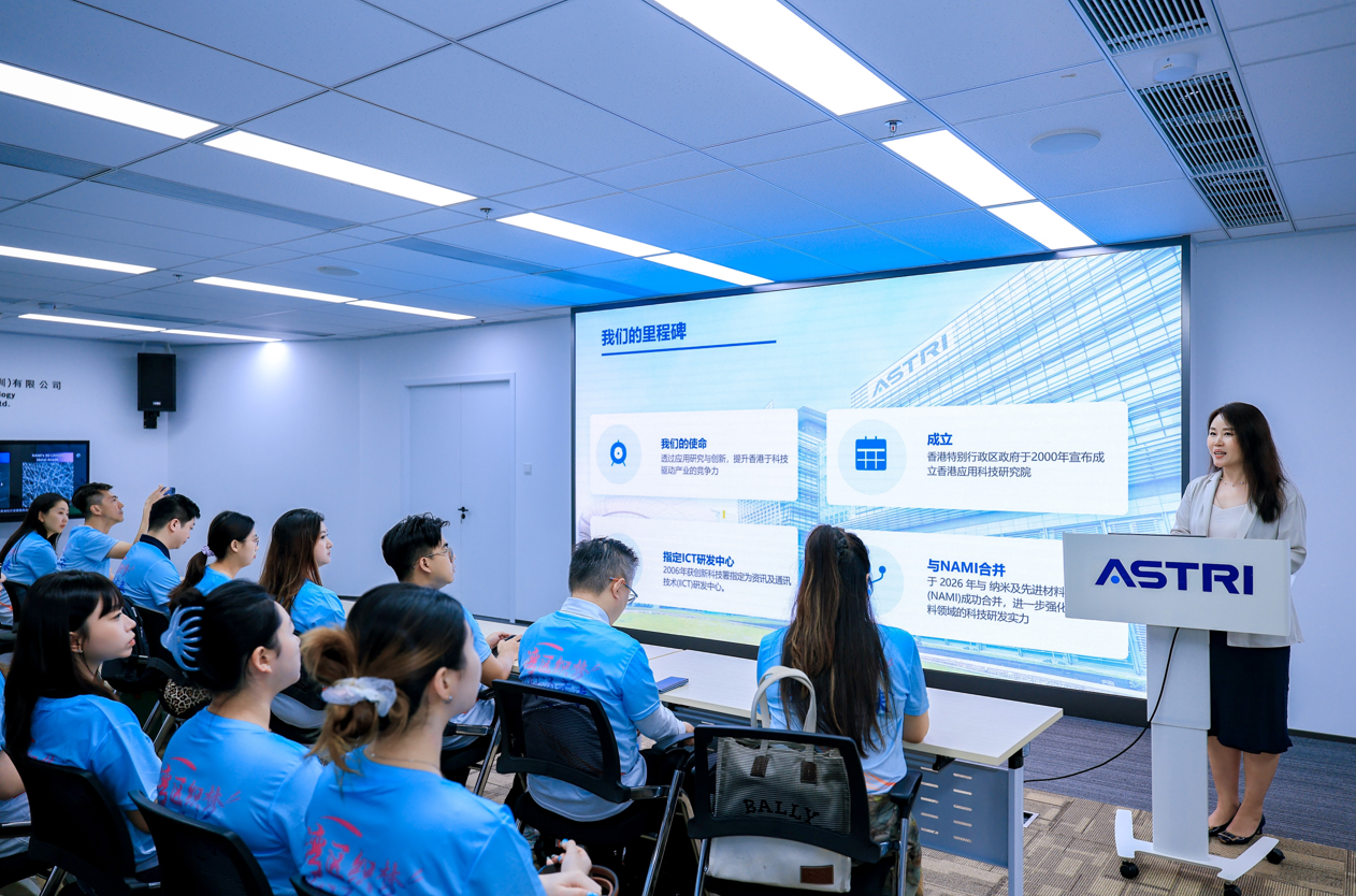 触碰科技前沿 对话千年唐三彩 深港澳青年感受科技与历史碰撞