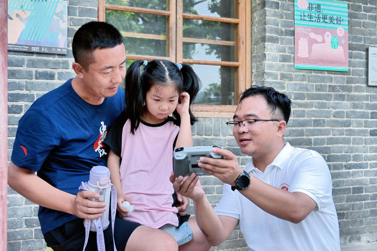 科创融艺进乡村 青春实践添活力 河南艺术职业学院暑期“三下乡”实践团队走进修武县