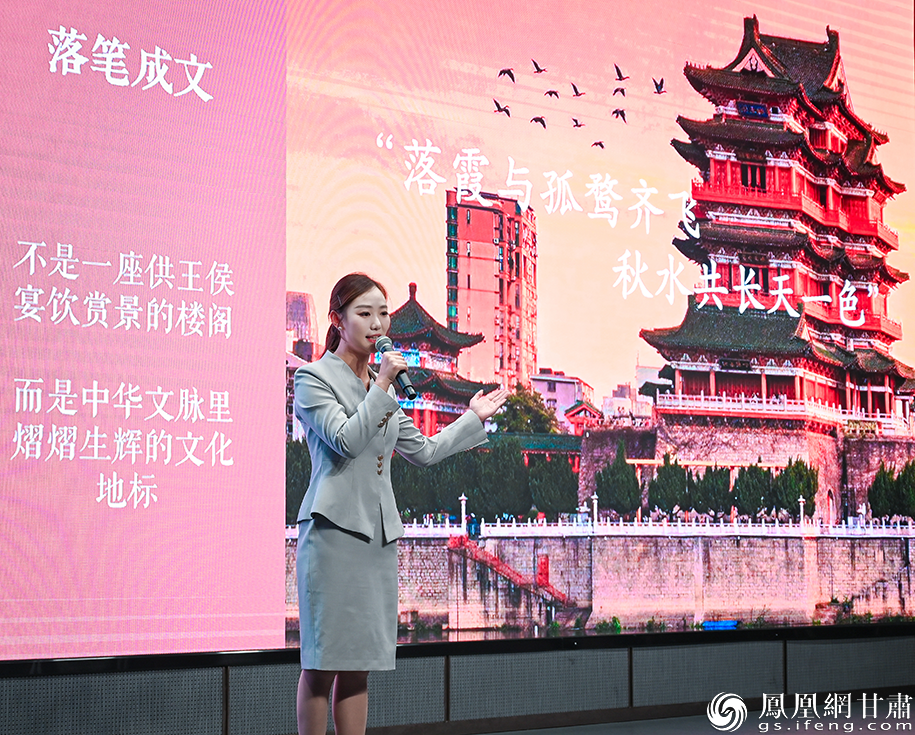 滕王阁推荐人带领现场嘉宾走进千年江畔名楼