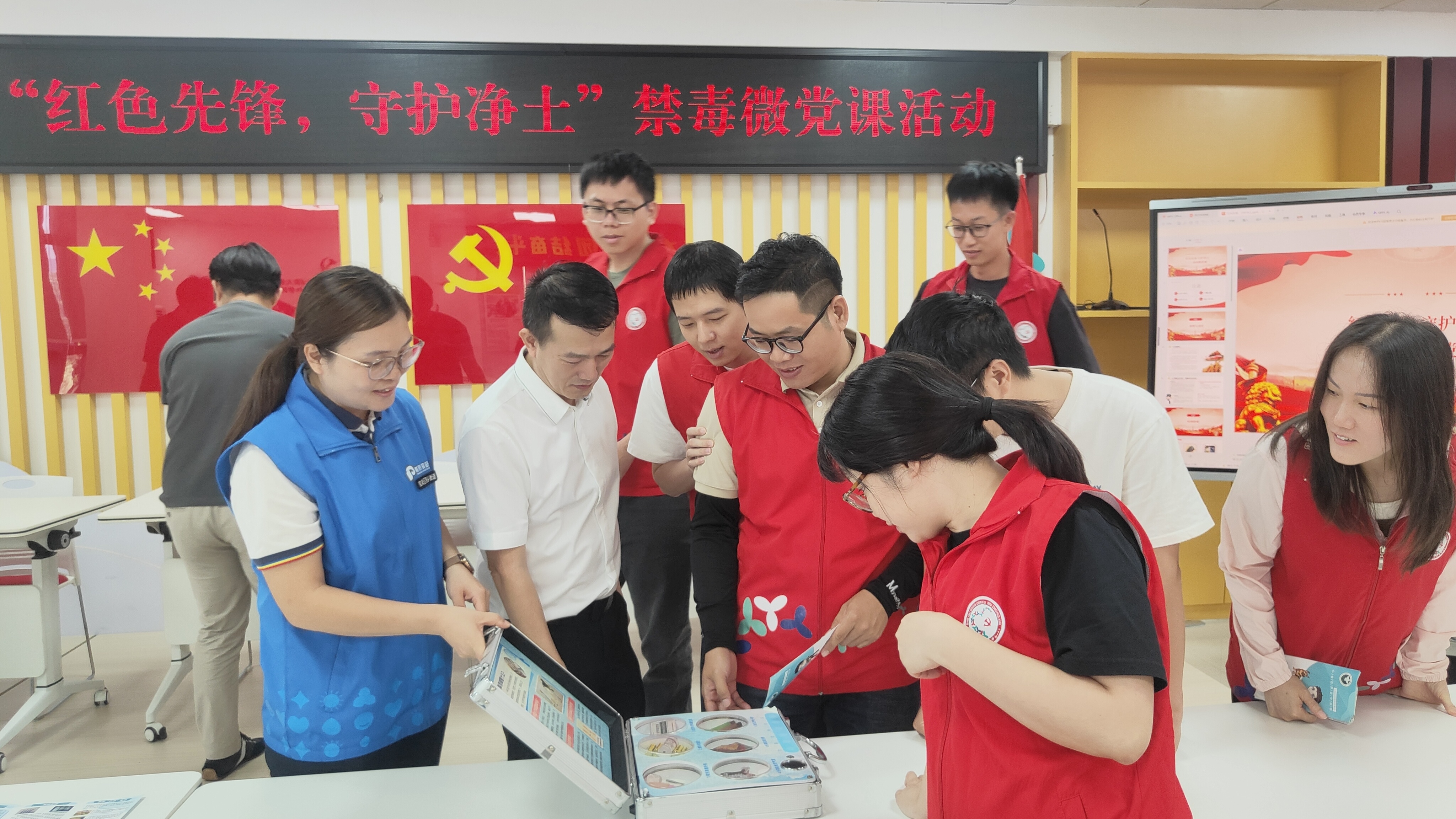七七事变纪念日暨建党105周年 深圳径贝社区开展"红色先锋·守护净土"七一禁毒微党课