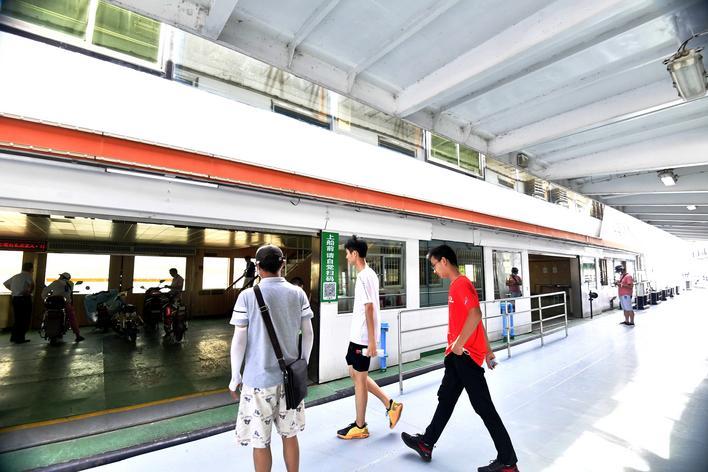 武汉轮渡 本报资料图