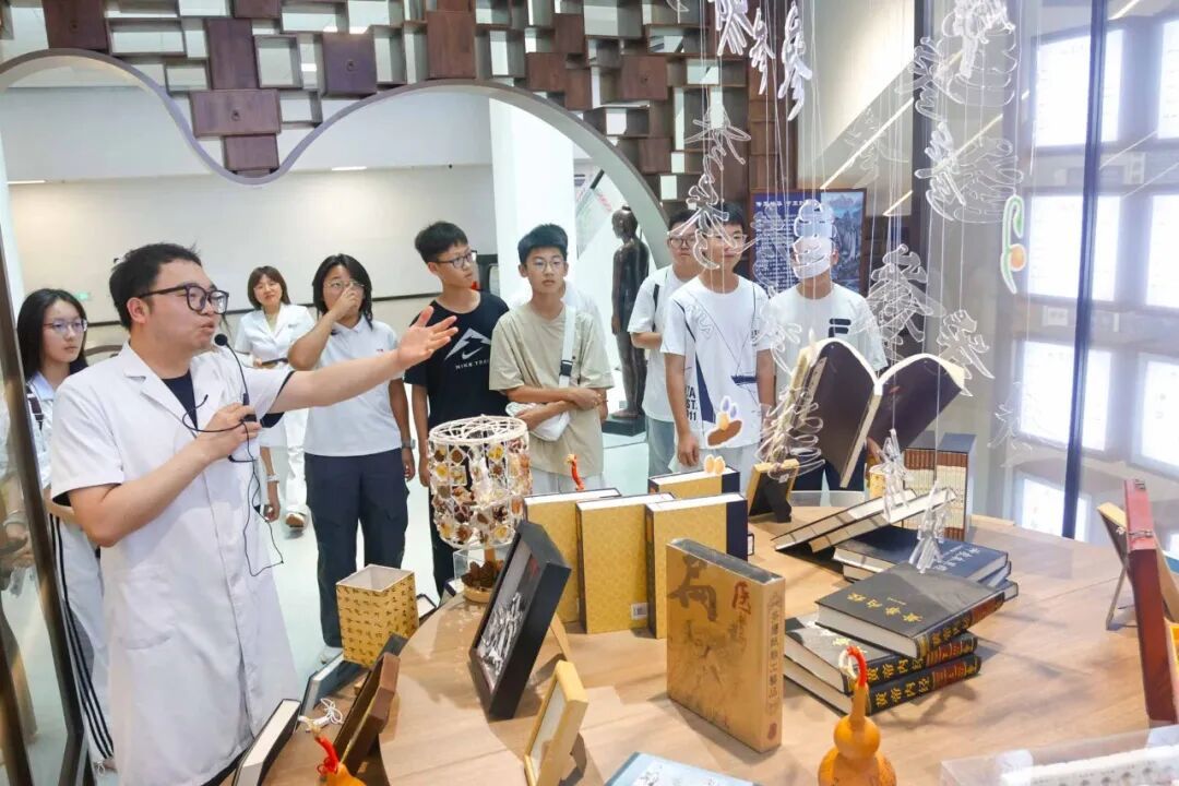 把课堂搬进医院里长春中医药大学附属第三临床医院这堂研学课“有看头更有嚼头”(图2)