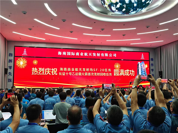 用网兜回收火箭!中国航天今天把外网炸了