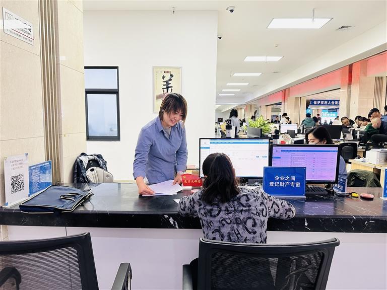 我市精准服务企业办理登记