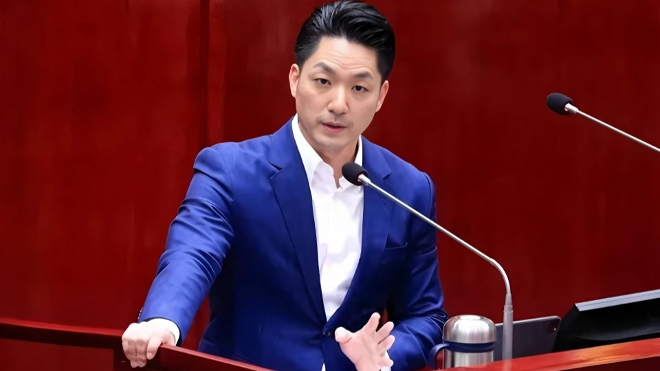“致癌油”引爆民怨，蒋万安怒轰民进党：欠所有民众一个道歉