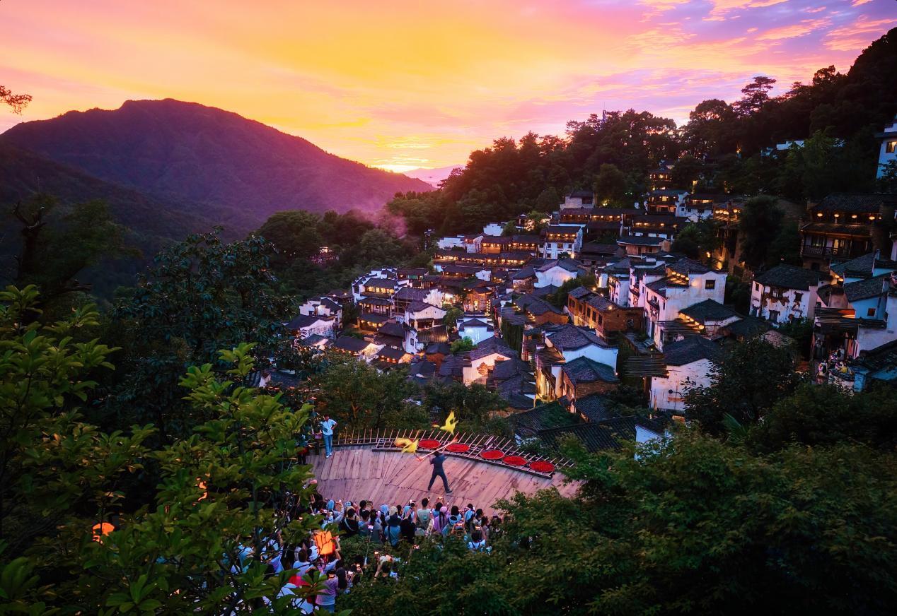 深耕夜间文旅业态 篁岭乡村非遗夜焕新上线