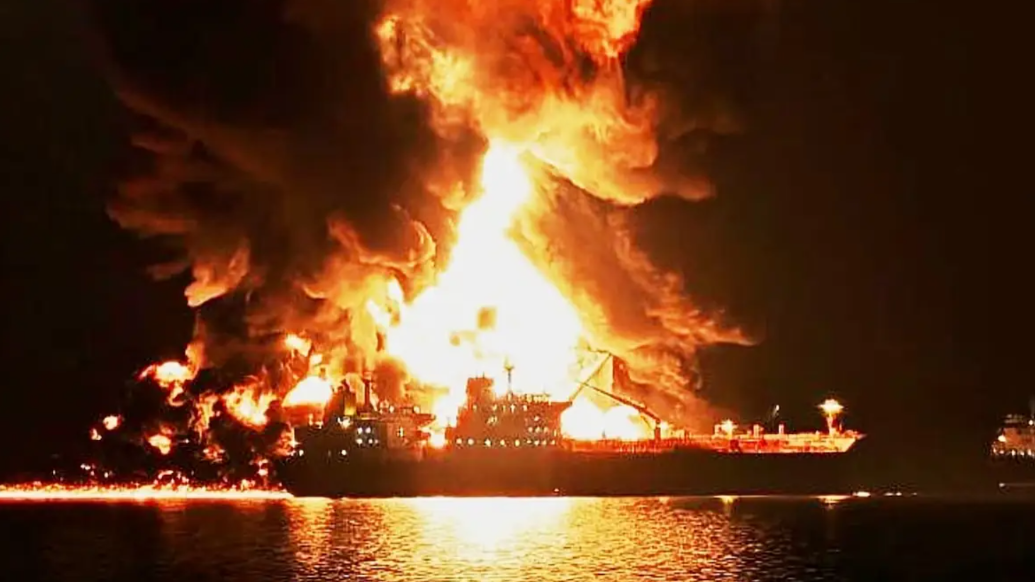 伊朗革命卫队:两艘油轮在霍尔木兹海峡爆炸起火