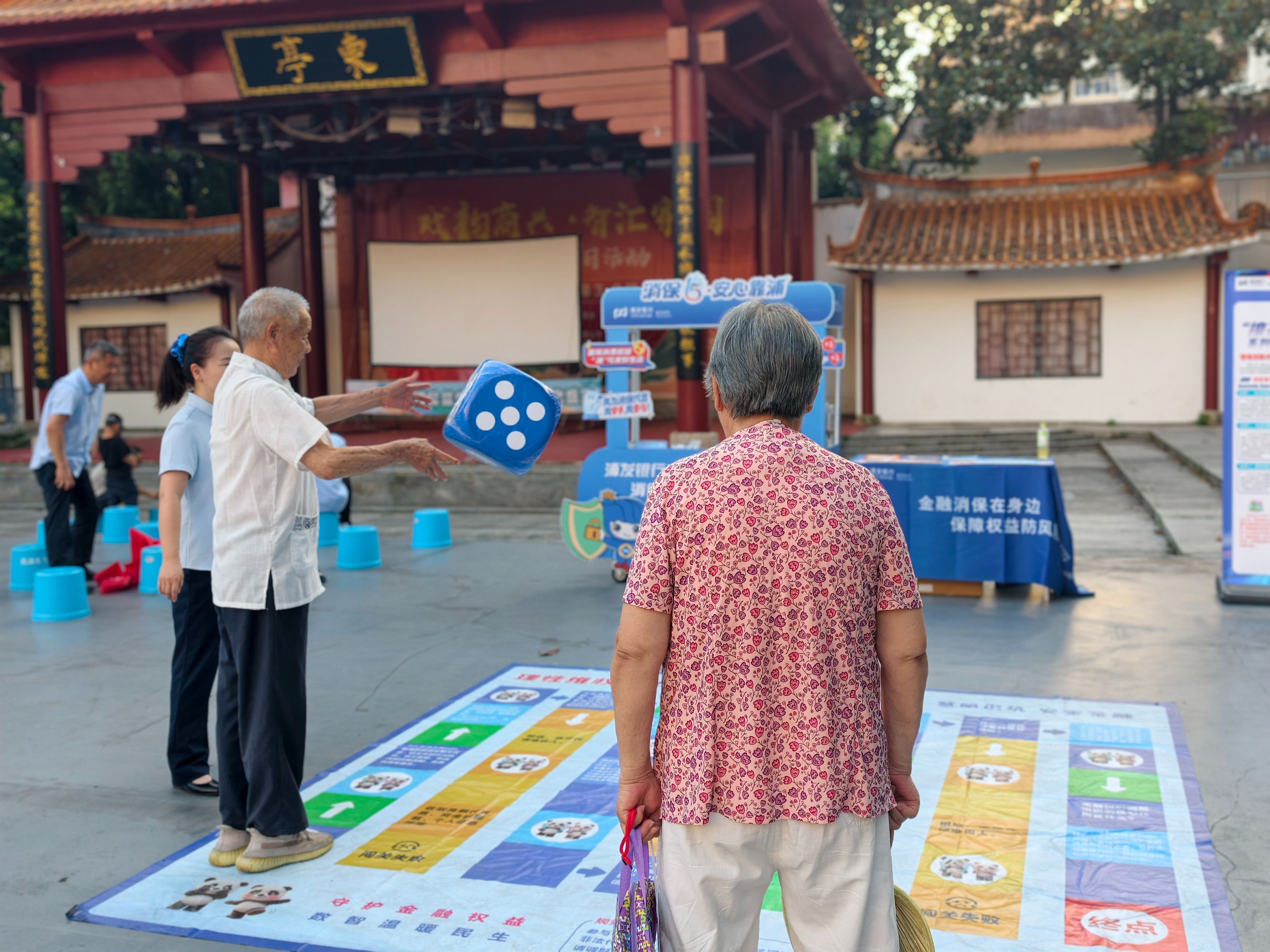 观影护航“钱袋子”！浦发银行武汉分行积极承办“与影随行”公益金融教育宣传活动