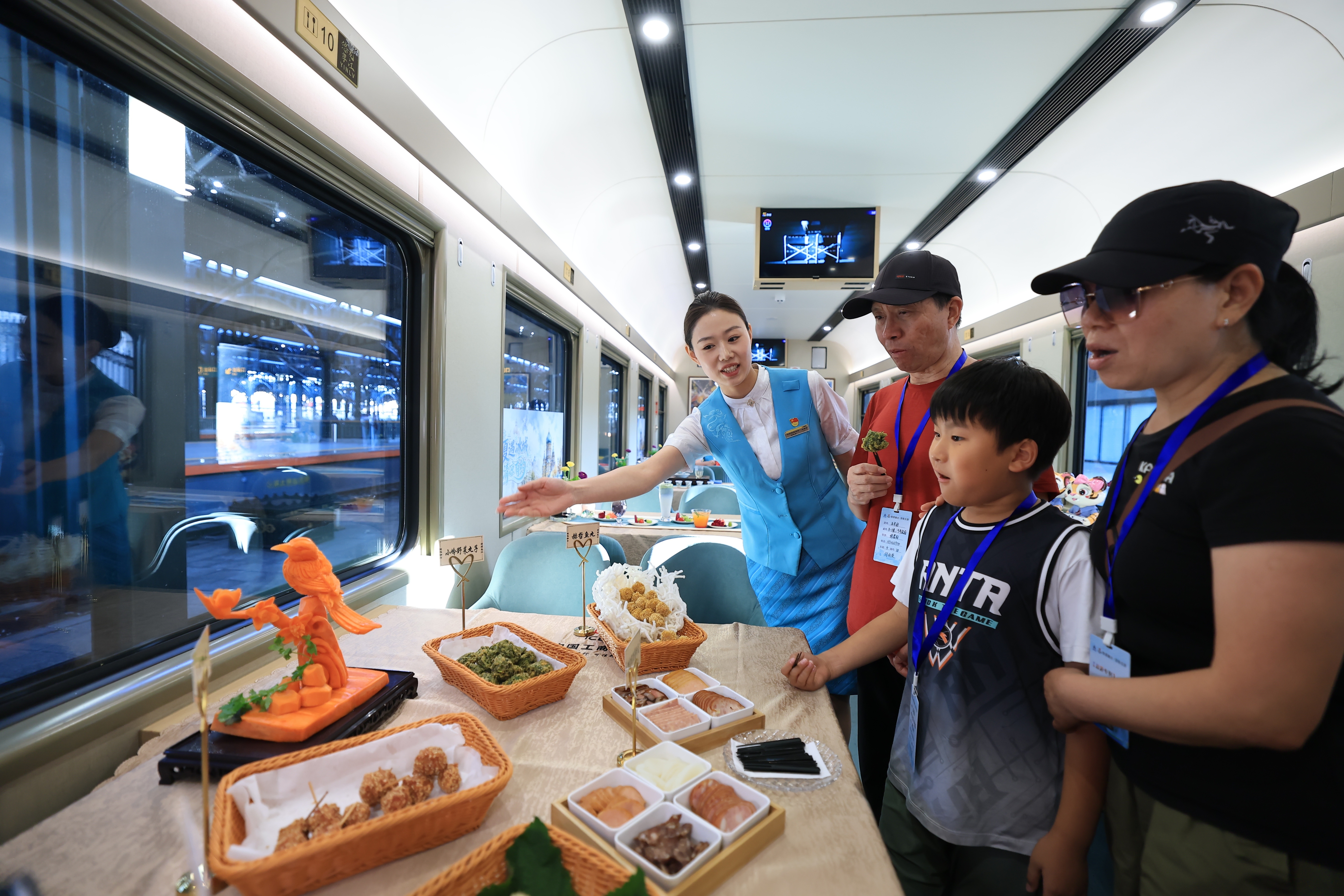 黑龙江开行首趟“铁旅融合·清凉龙江”旅游专列