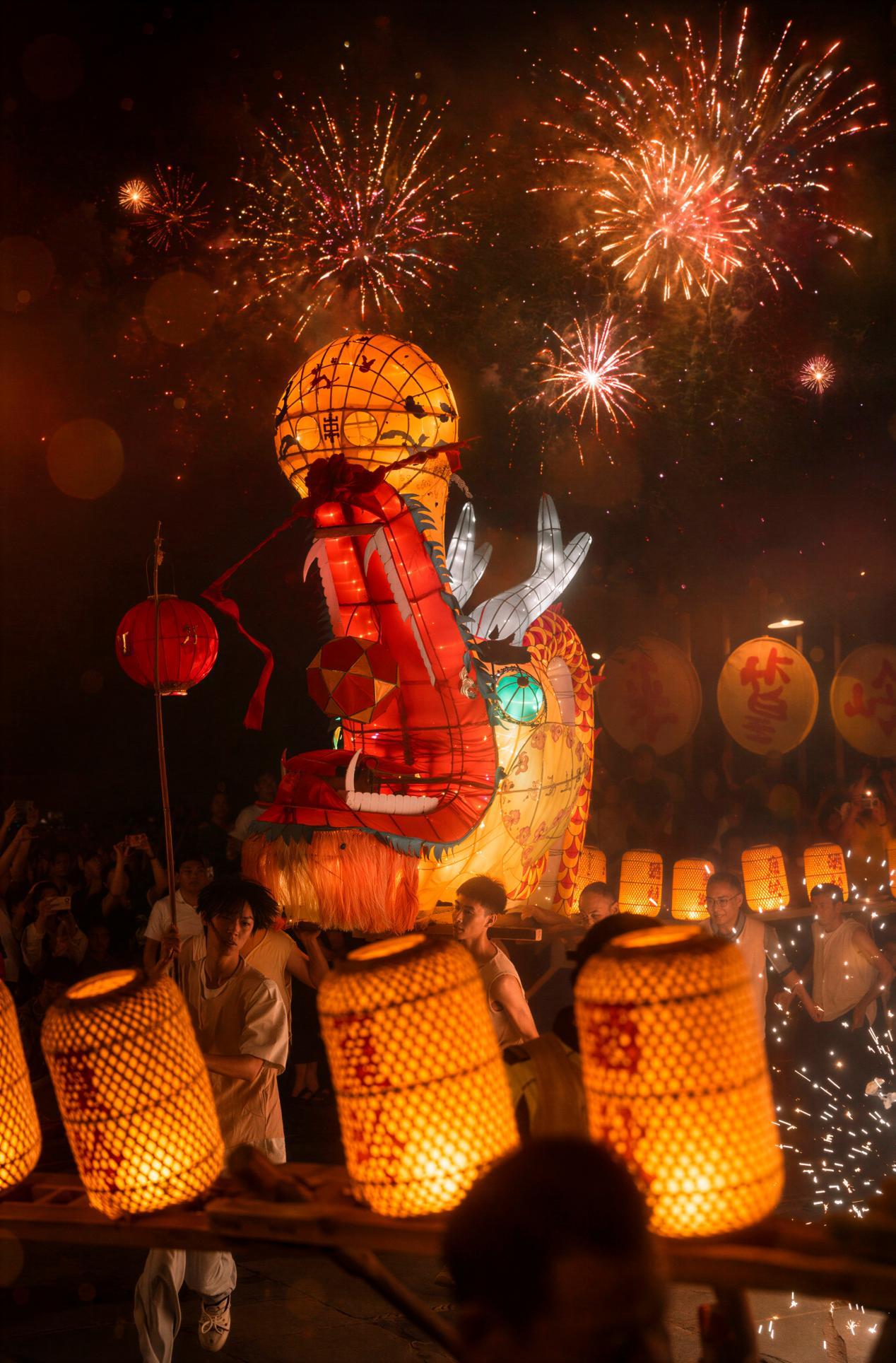 深耕夜间文旅业态 篁岭乡村非遗夜焕新上线
