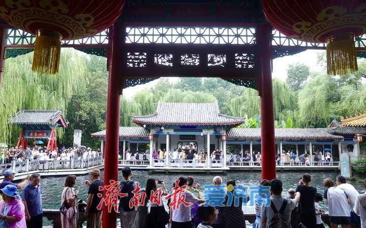 一年四季 泉在济南｜雨润泉城 趵突泉喷涌欢畅“水涌若轮”