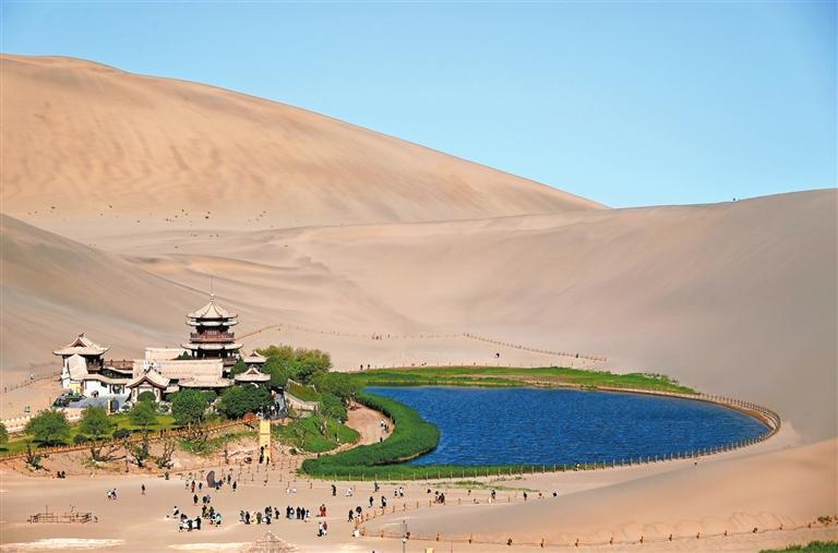 敦煌鸣沙山月牙泉景区 张晓亮