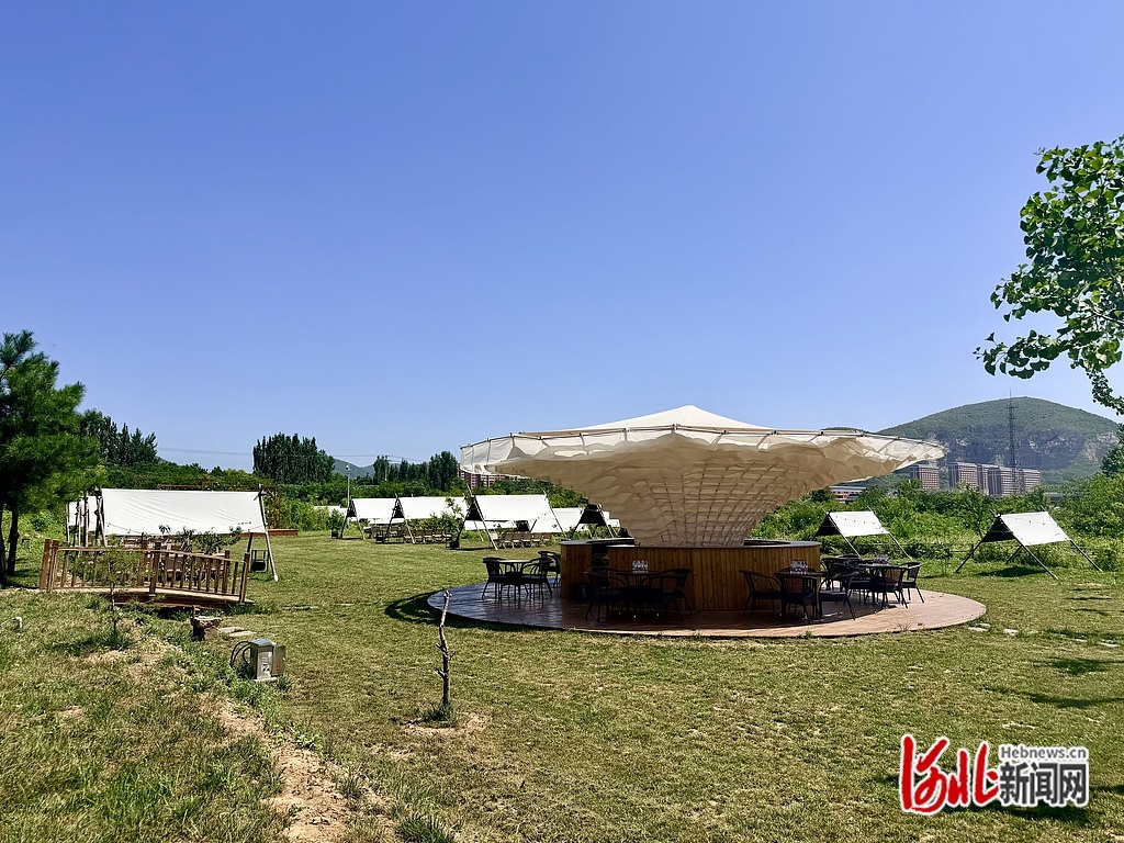 云野幻境露营地。记者周颖摄