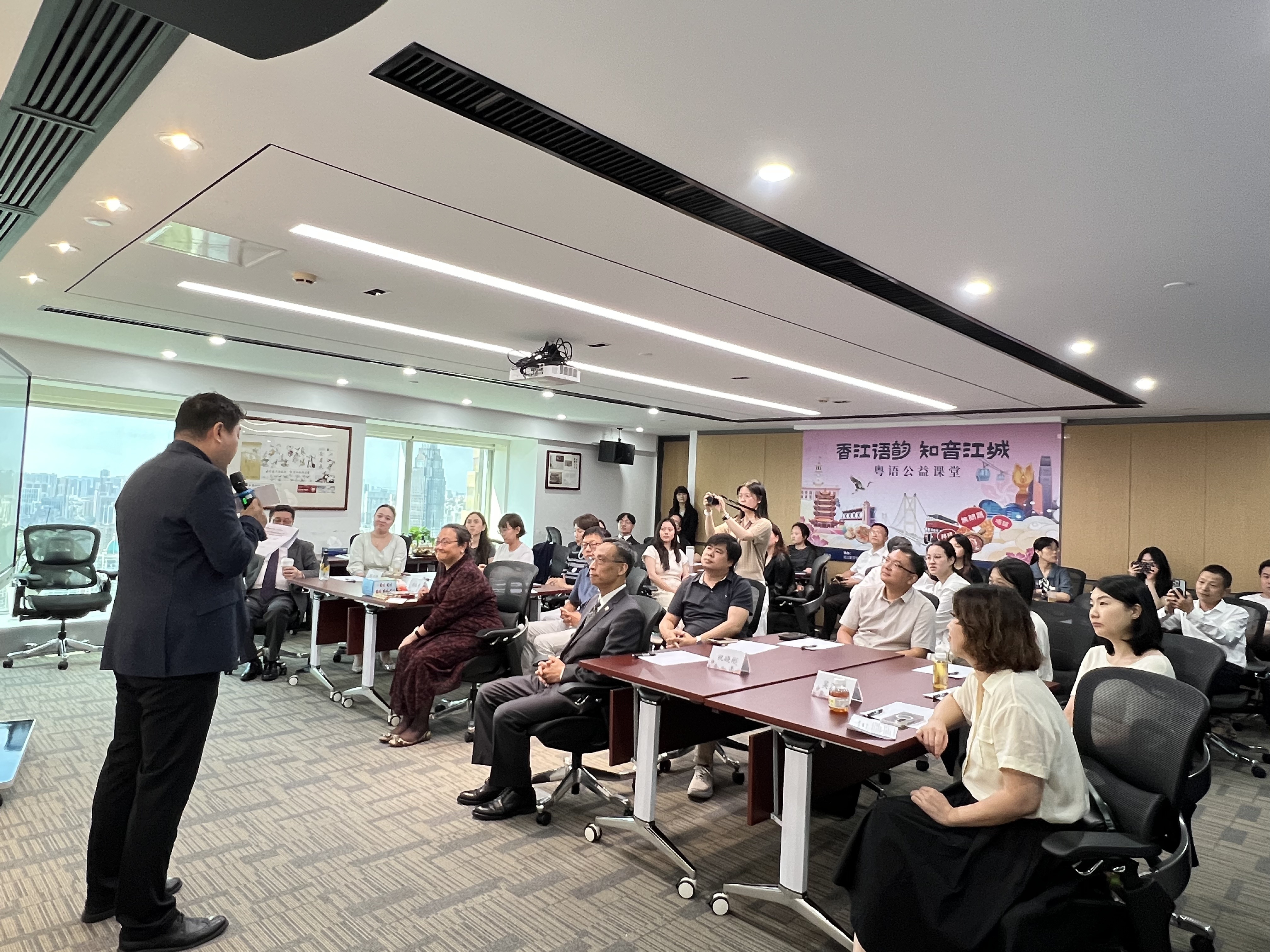 香江语韵启新篇 知音江城架桥梁——湖北省香港商会粤语公益课堂首期活动圆满举办