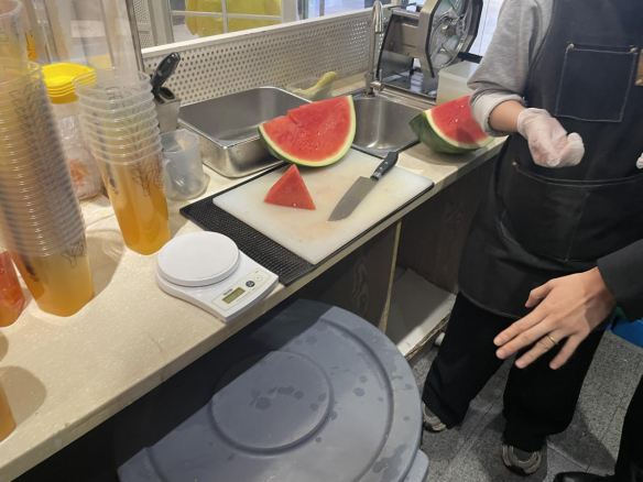 铜鼓县公布5起网络餐饮典型案例一烧烤店用鸭肉串充当牛肉串(图1)